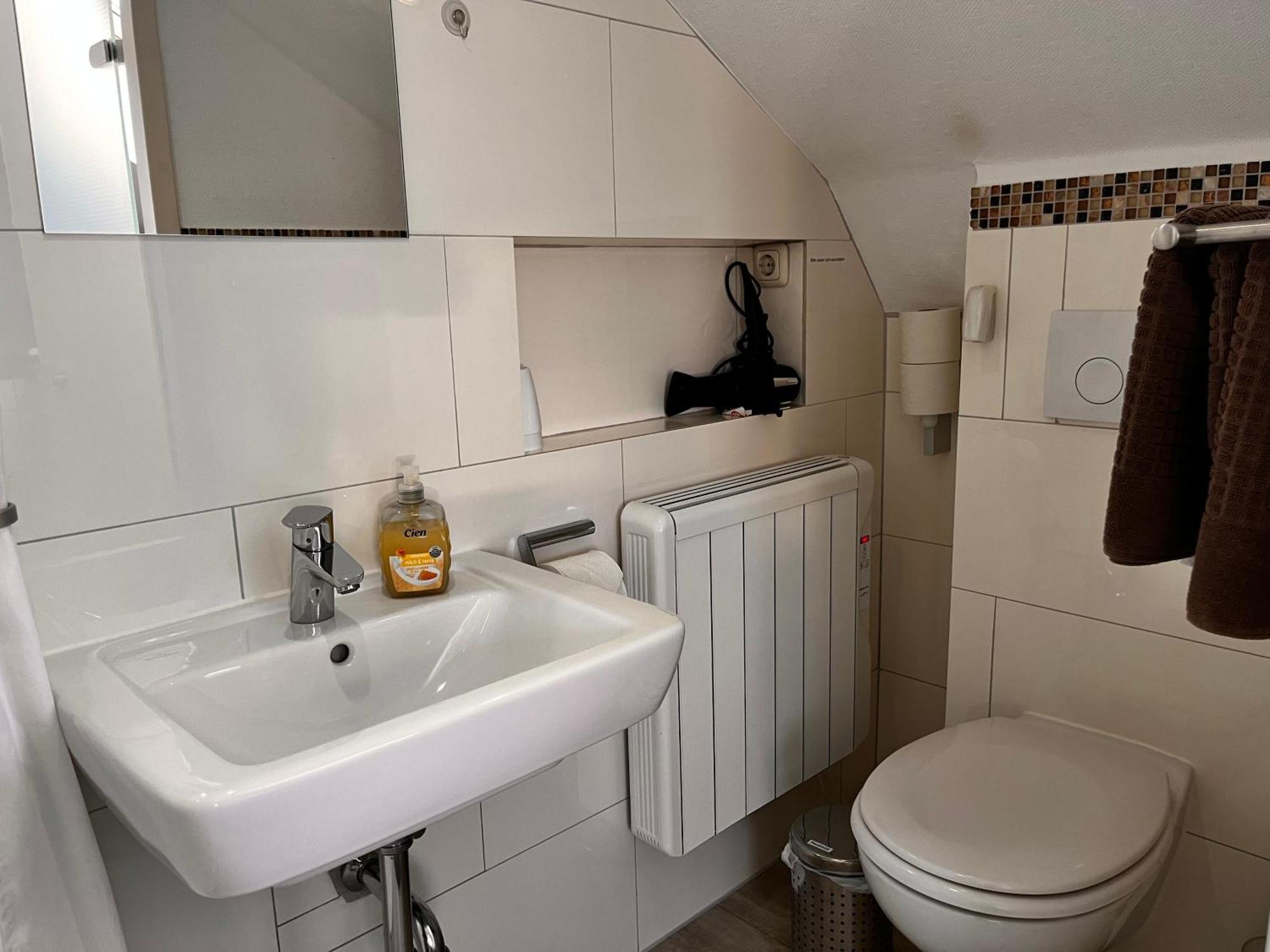 Gaestehaus Sommertal Mit Pool Im Garten, Eigener Parkplatz, 800M Zum Bodensee, 300M Zur Altstadt Meersburg Εξωτερικό φωτογραφία