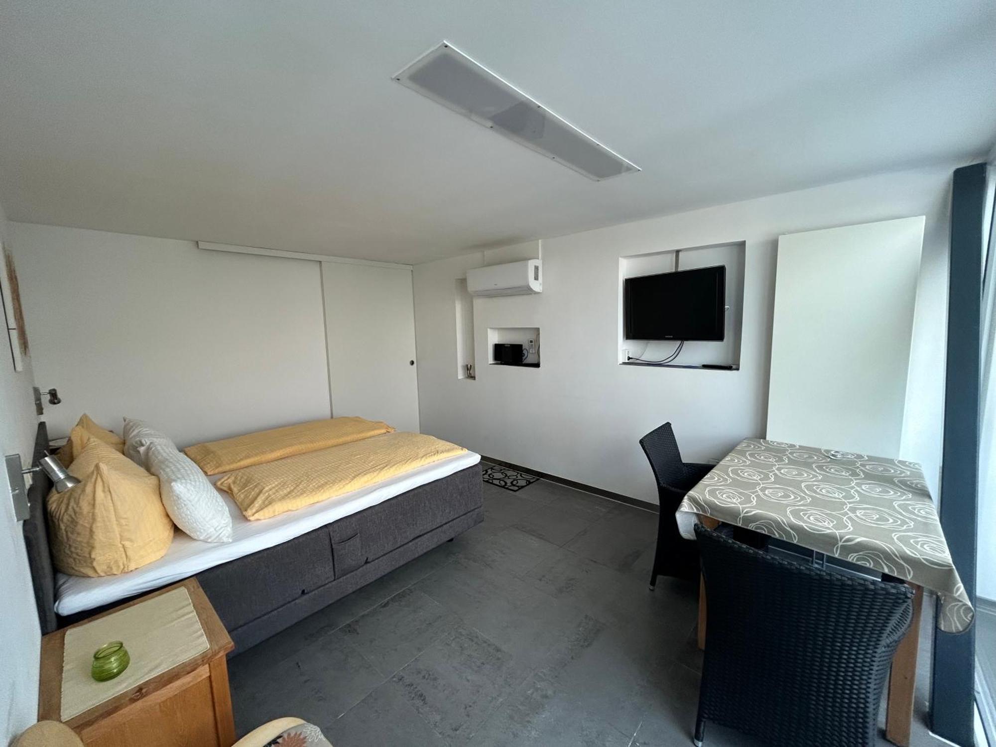 Gaestehaus Sommertal Mit Pool Im Garten, Eigener Parkplatz, 800M Zum Bodensee, 300M Zur Altstadt Meersburg Δωμάτιο φωτογραφία