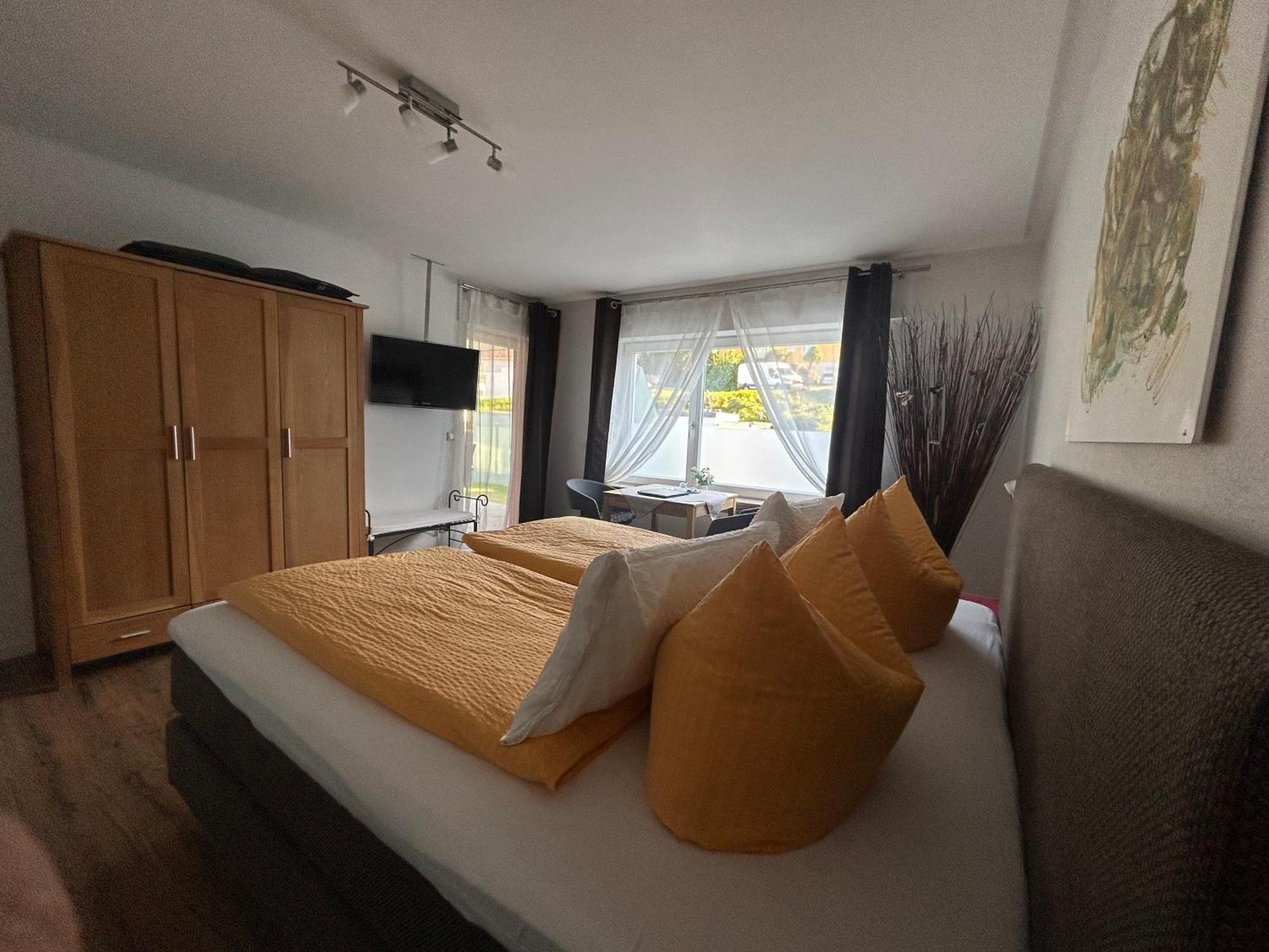 Gaestehaus Sommertal Mit Pool Im Garten, Eigener Parkplatz, 800M Zum Bodensee, 300M Zur Altstadt Meersburg Δωμάτιο φωτογραφία